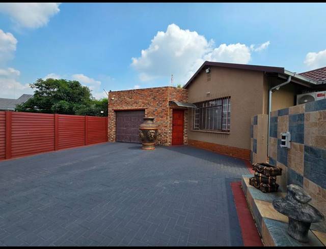 3 BEDROOM HOUSE FOR SALE IN VANDERBIJLPARK SE 6